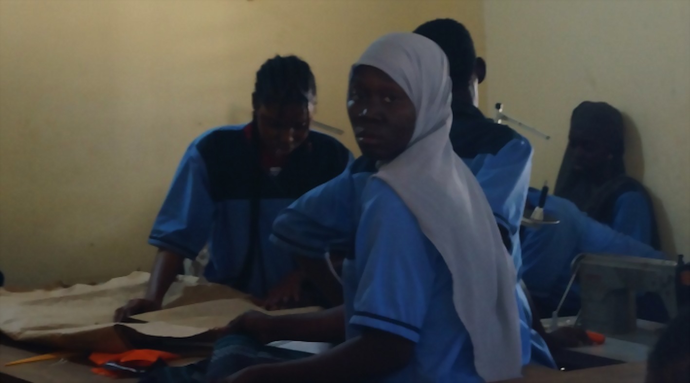 Eleves en atelier au centre de formation professionnelle de Mbour