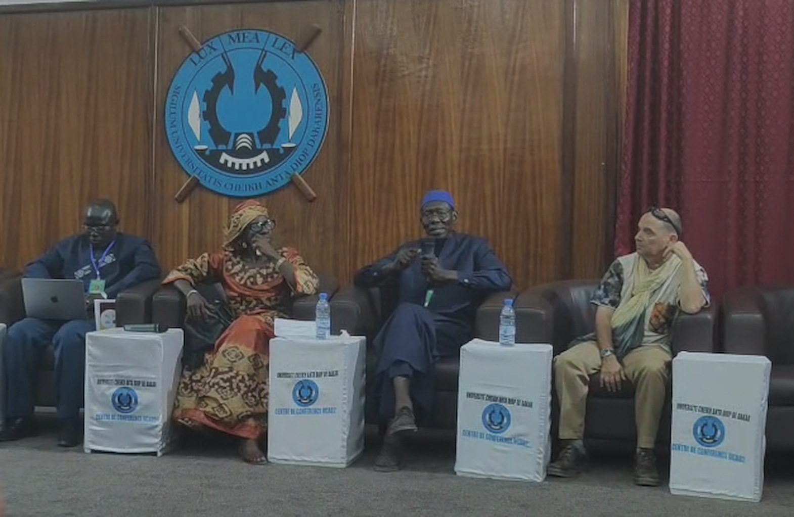 Tribune du colloque scientifique international PHYTOVALO a Dakar