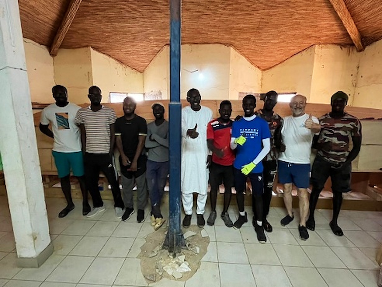 Les huit jeunes apprenants senegalais de la formation composites