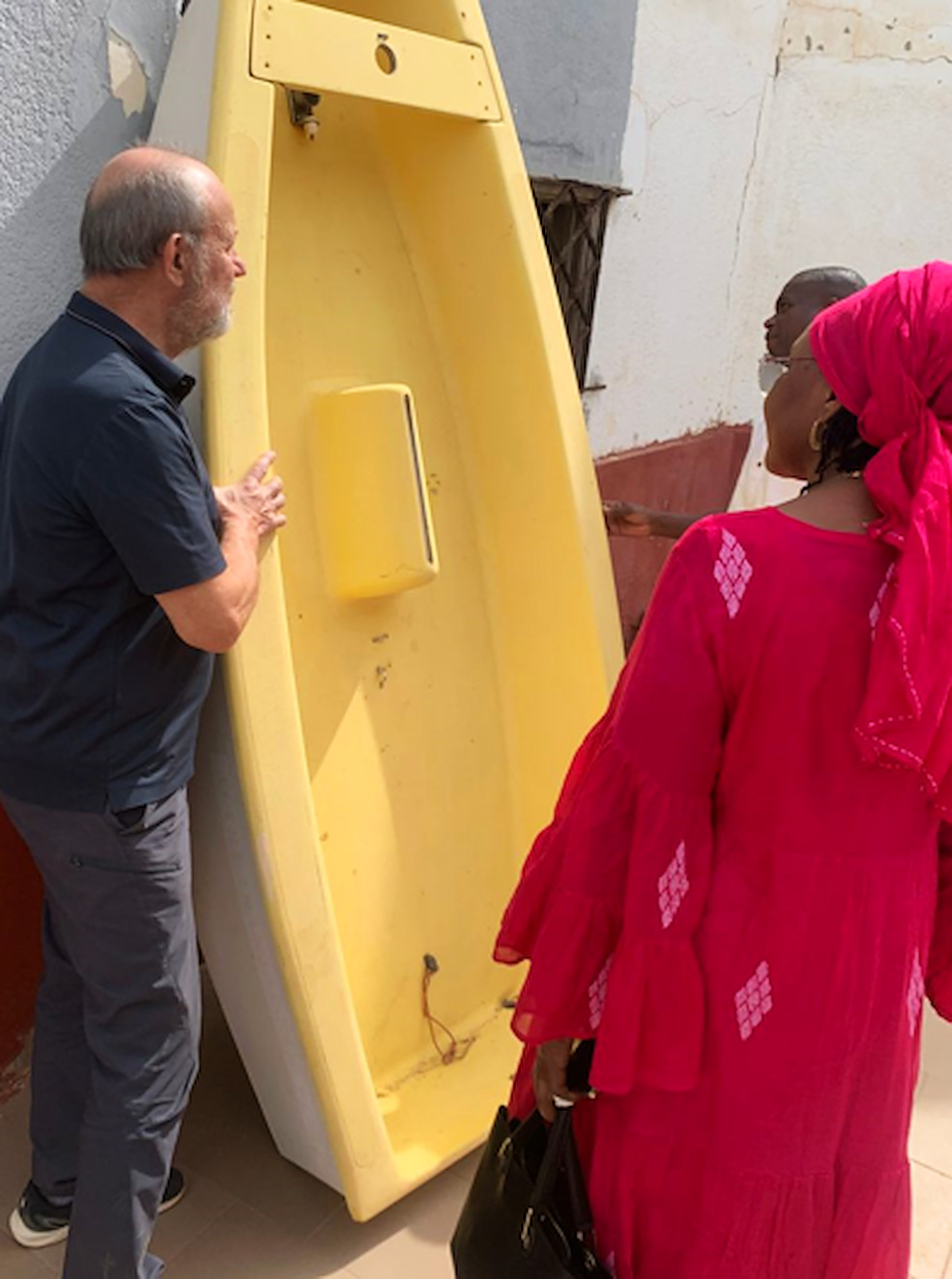 Presentation d'un moule de kayak en materiaux composites a Ngaparou
