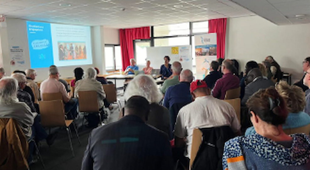 Les participants a l'assemblee generale du Reseau Bretagne Solidaire