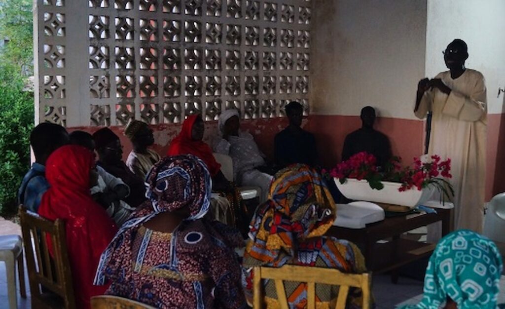 Soiree debat avec les habitants de Ngaparou