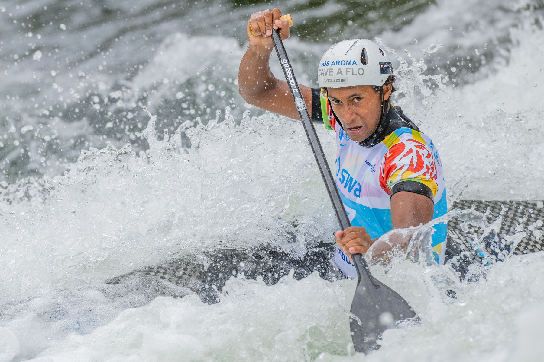 Yves Bourhis, céiste sénégalais, en action en canoë slalom
